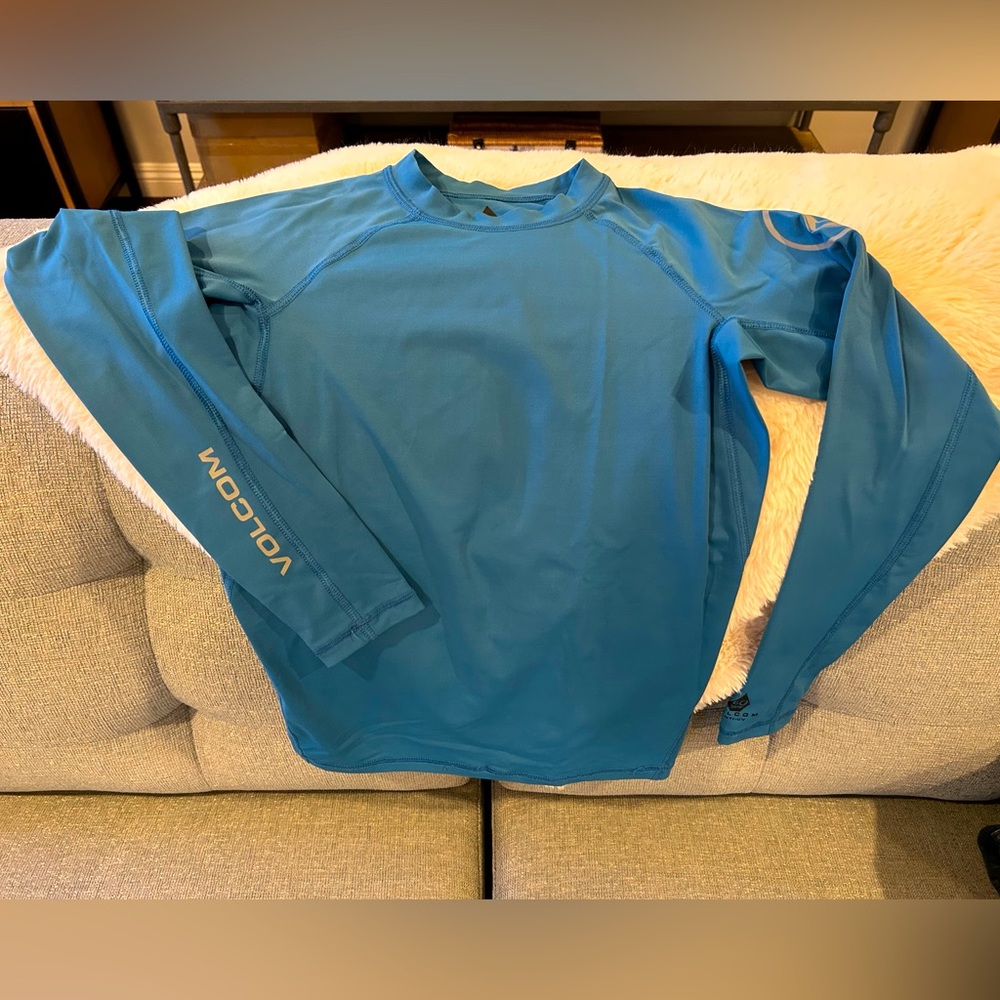 🪨 Boys Volcom Long Sleeve Rash Guard 🪨